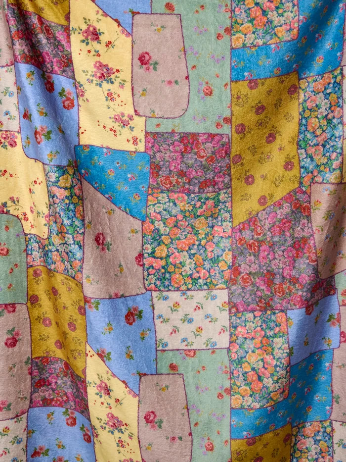 Double-Sided Cozy Throw Blanket - Victoria Quilt Multi-view 4