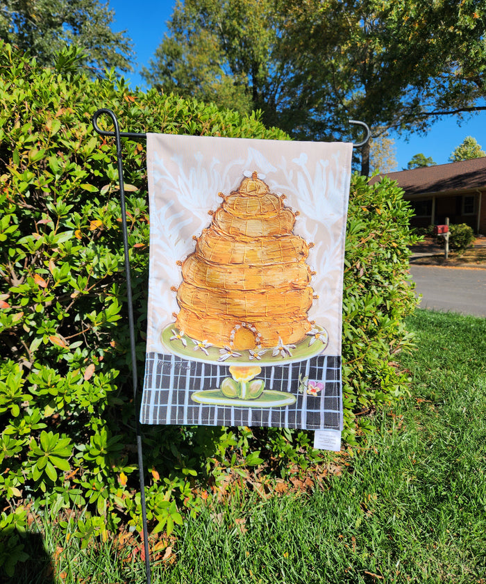 Garden Flags - Honeybee Cake