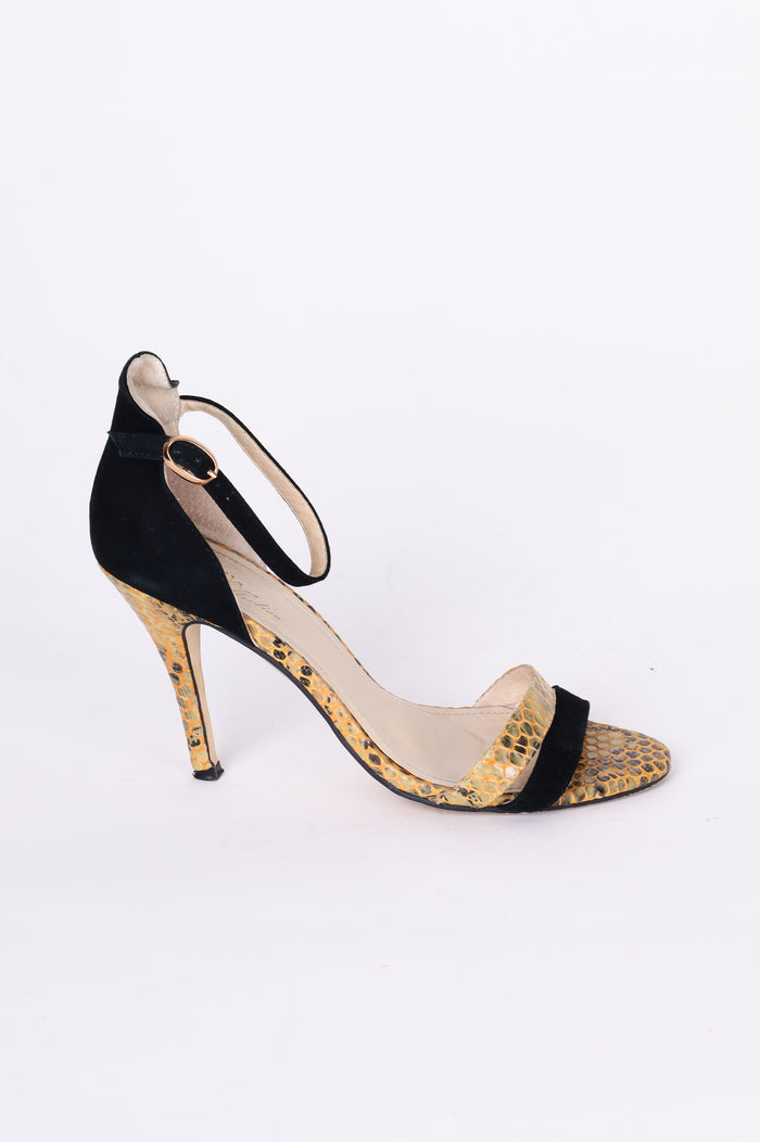 Isabella Collection Womens Black Heels Size EU 39