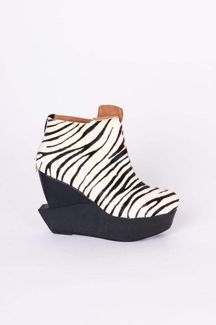 Kobe Husk Womens White Heels Size EU 36