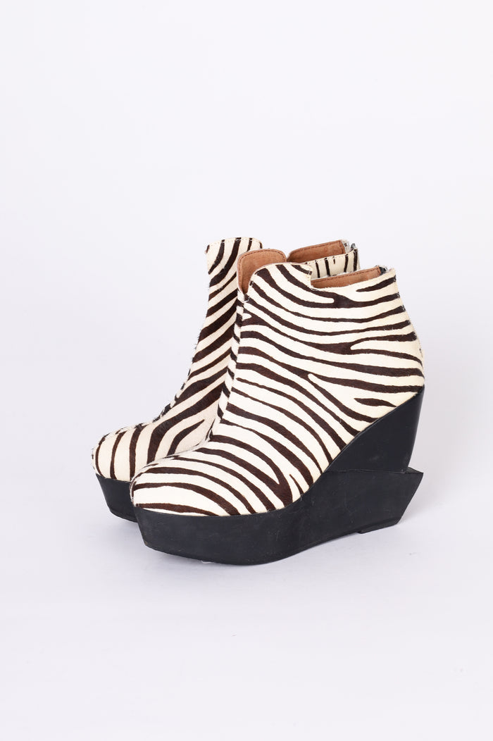 Kobe Husk Womens White Heels Size EU 36