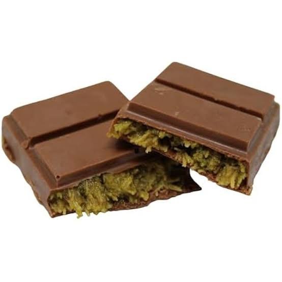 Pistachio Knafeh Chocolate - Tayyib Store - Novelty - Lahore
