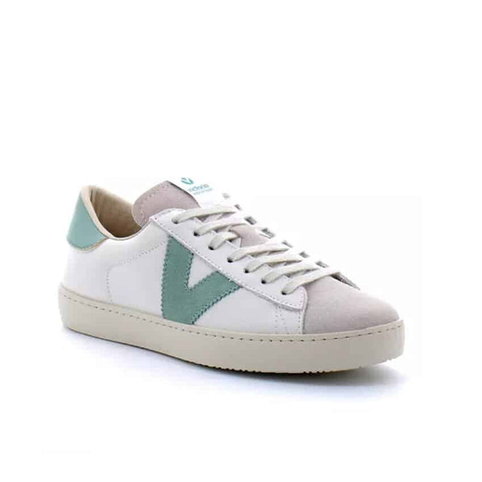 Low-top women’s sneakers in white with teal side panel logo and lace-up front