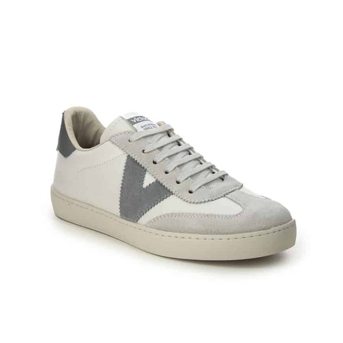 Low-top lace-up sneakers in light grey with dark grey side panels