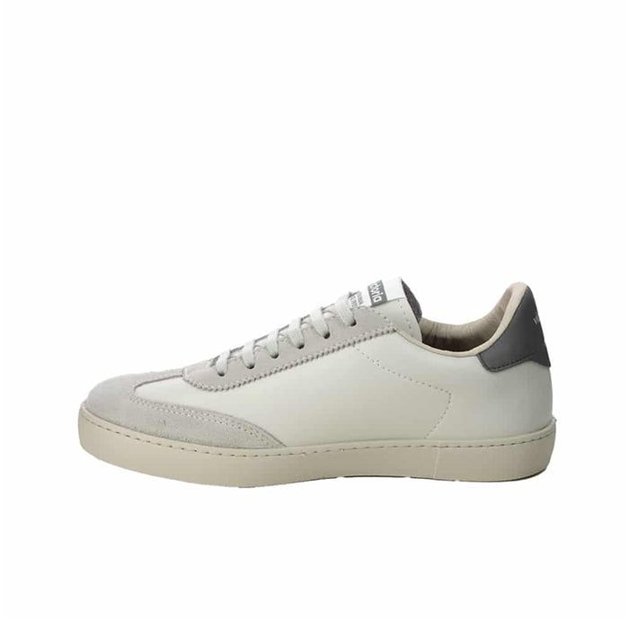 Low-top lace-up sneakers in light grey with dark heel tab