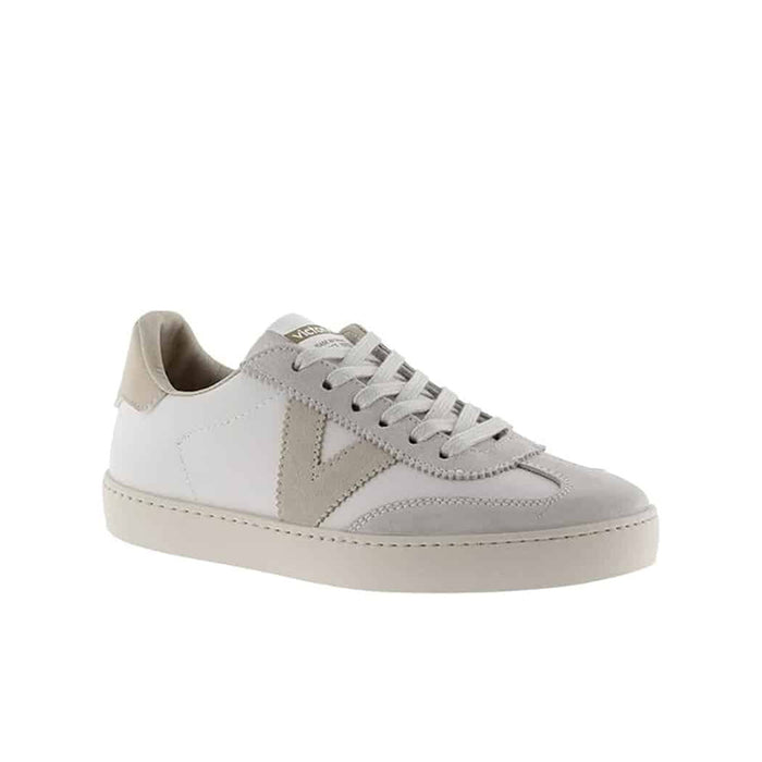 Low-top lace-up sneakers in light grey with contrasting side patch