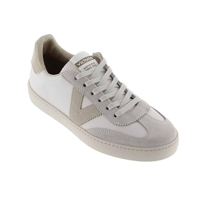 Low-top lace-up sneakers in light grey with dark grey side panel